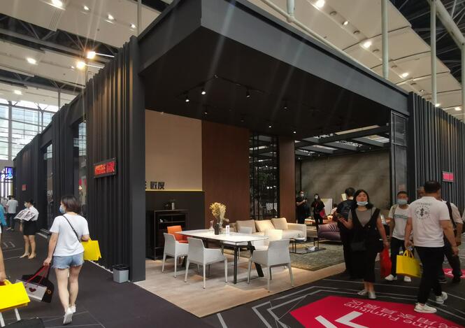 該如何設(shè)計(jì)搭建大型展臺(tái)？如何設(shè)計(jì)搭建一個(gè)小展臺(tái)？